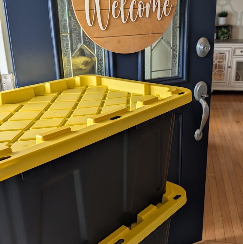 Reusable moving totes with yellow lids